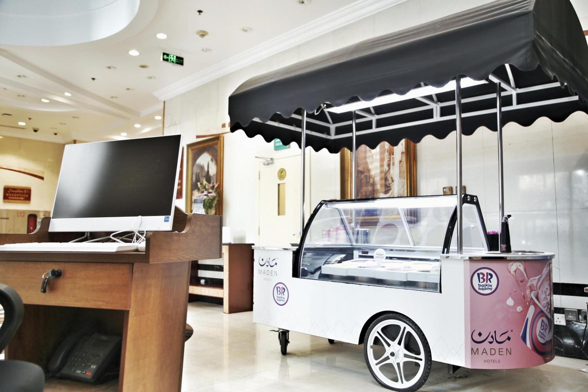 Maden Alrawda Hotel Medina Buitenkant foto A Baskin Robbins cart in Dubai