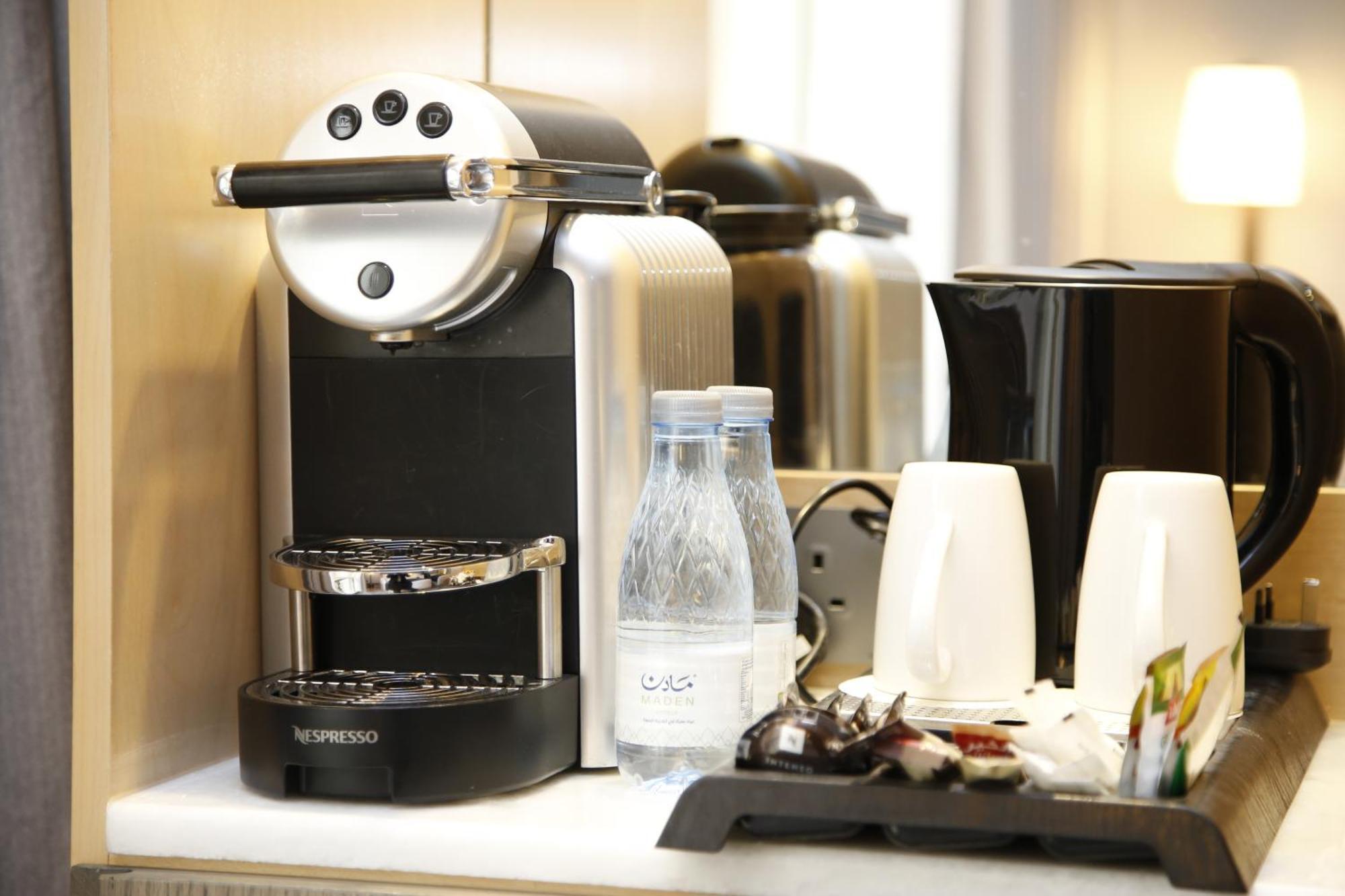 Maden Alrawda Hotel Medina Buitenkant foto A Nespresso coffee machine