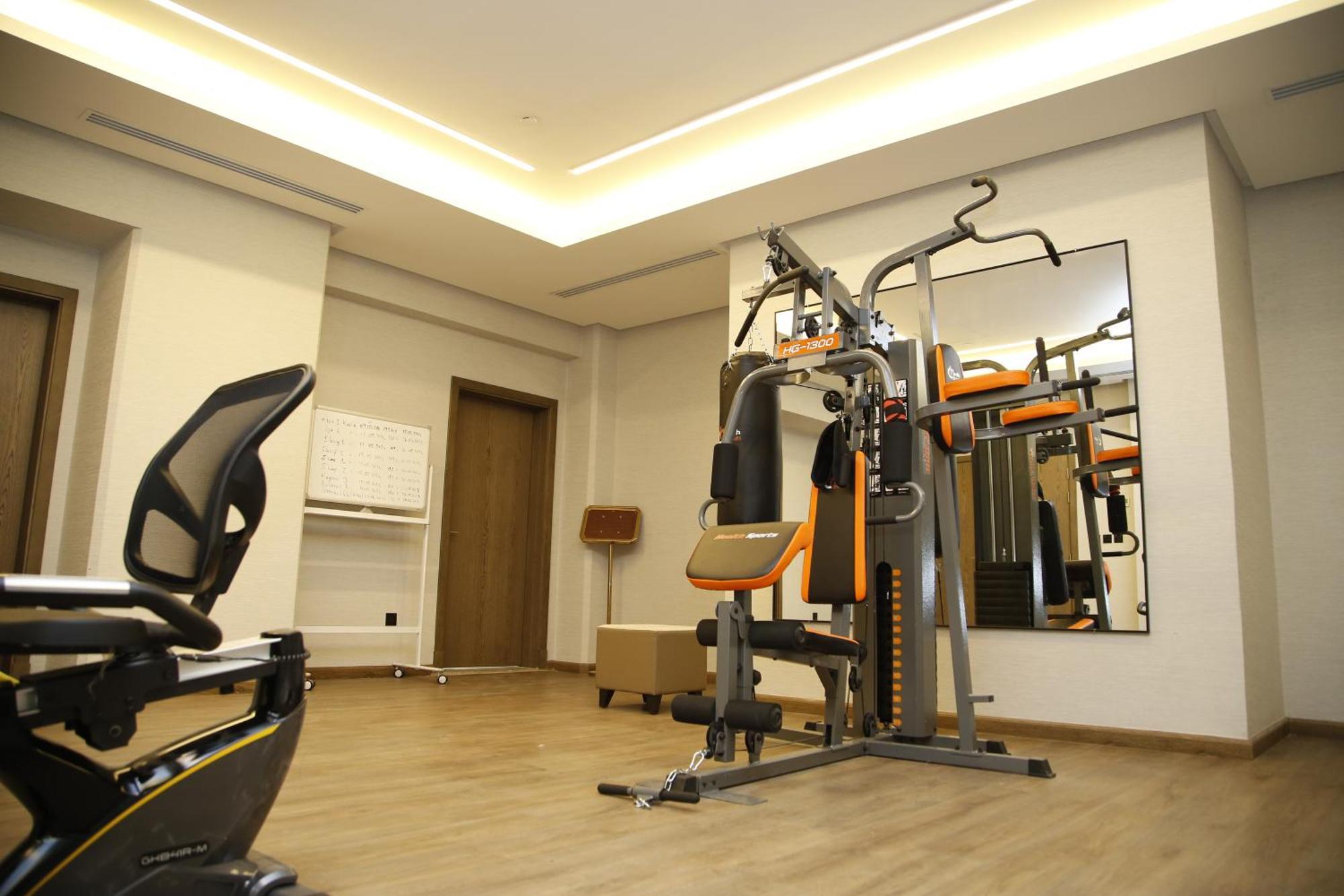 Maden Alrawda Hotel Medina Buitenkant foto The gym at the hotel