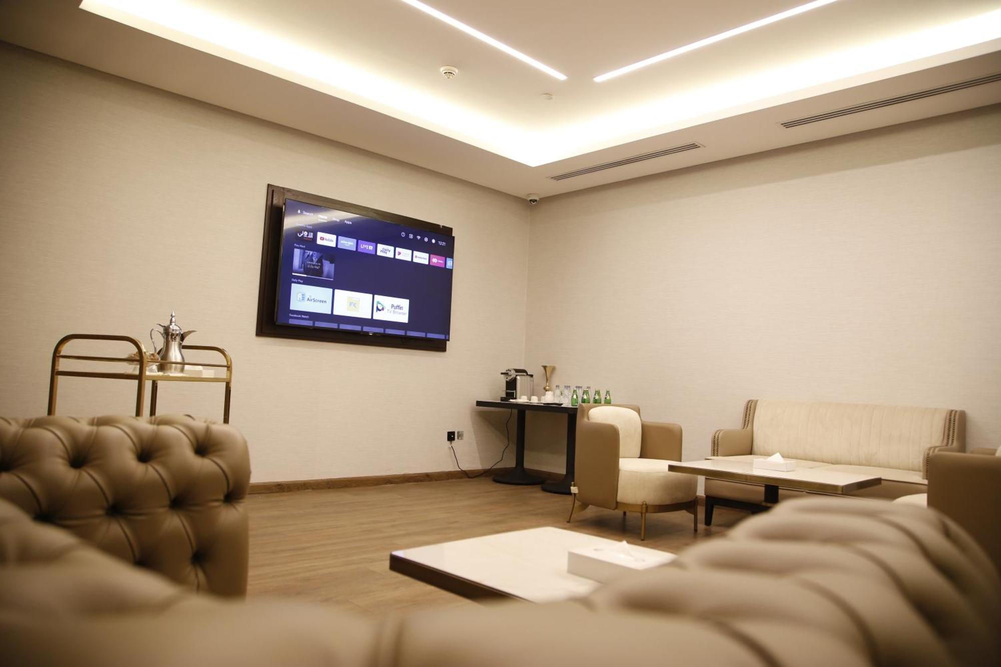 Maden Alrawda Hotel Medina Buitenkant foto The lounge at the airport