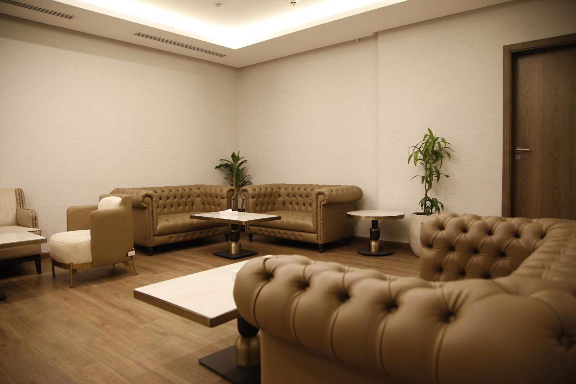 Maden Alrawda Hotel Medina Buitenkant foto VIP Lounge at Tan Son Nhat International Airport
