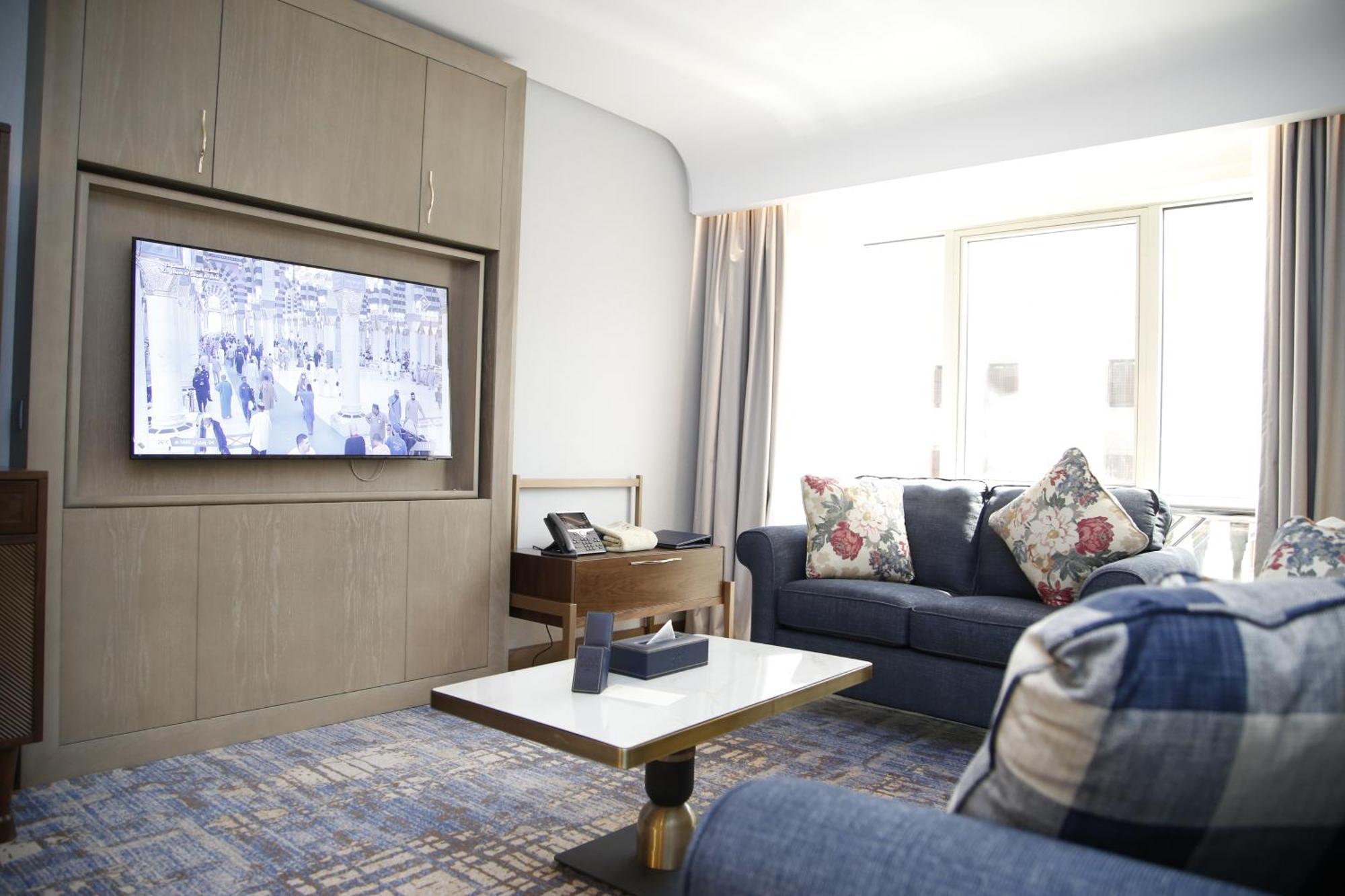 Maden Alrawda Hotel Medina Buitenkant foto A suite at the hospital