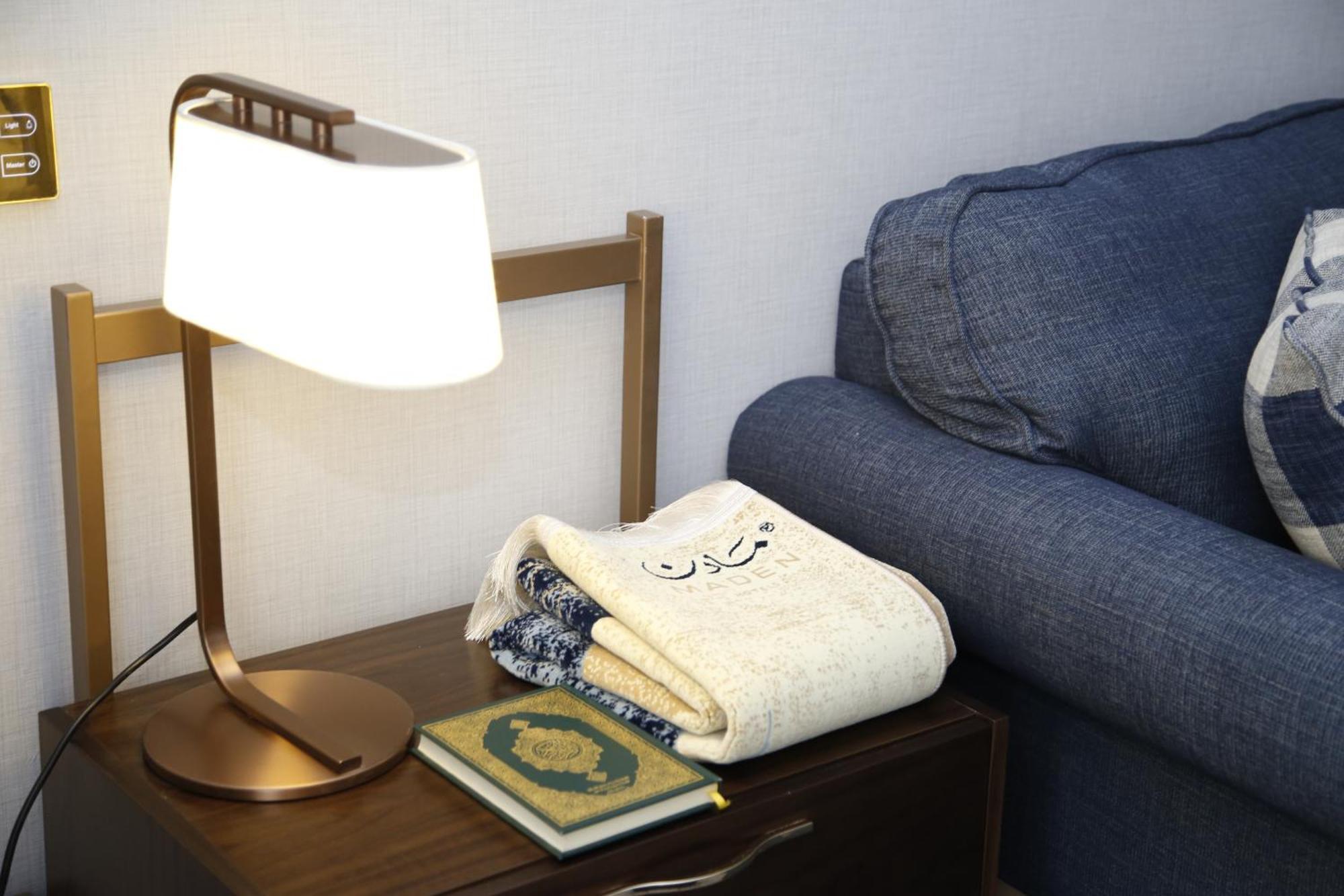 Maden Alrawda Hotel Medina Buitenkant foto A table lamp