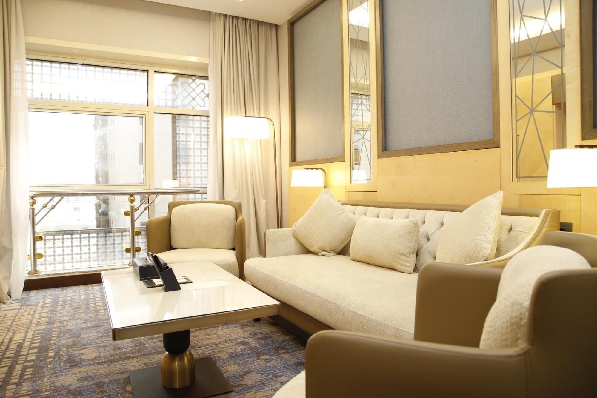 Maden Alrawda Hotel Medina Buitenkant foto A suite at the hotel