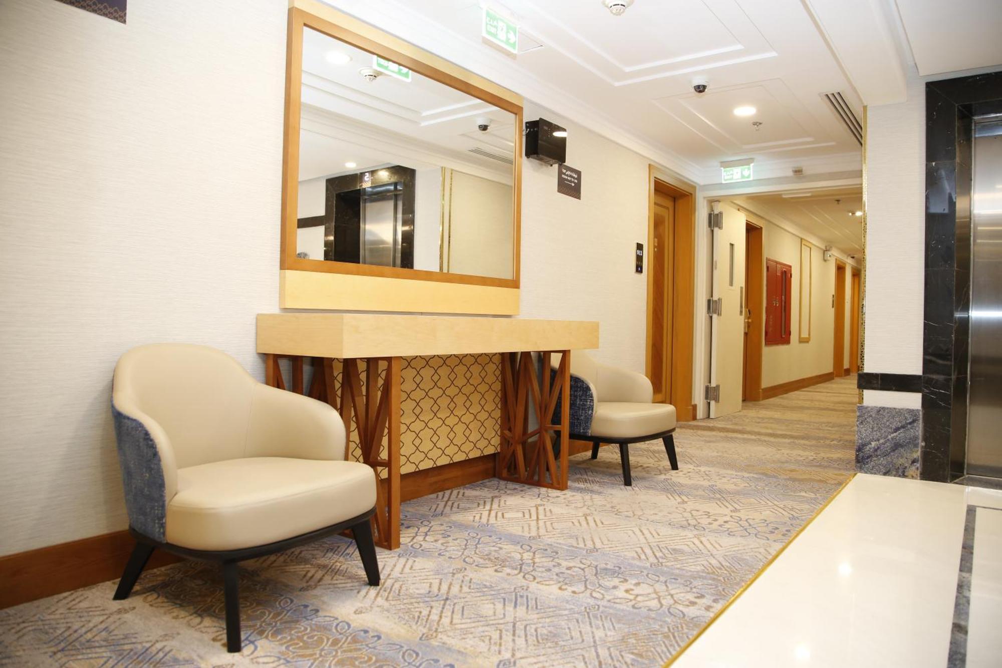 Maden Alrawda Hotel Medina Buitenkant foto The interior of the hotel