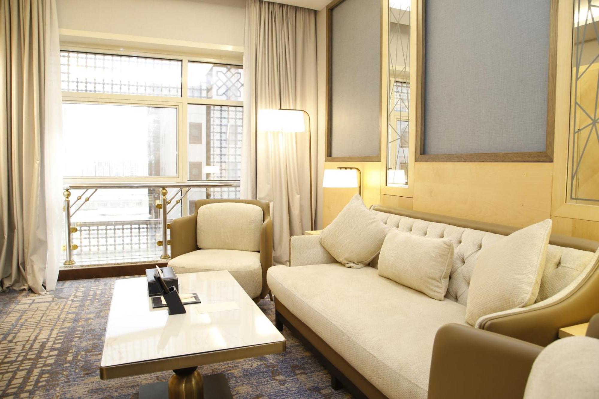 Maden Alrawda Hotel Medina Buitenkant foto A suite at the hotel